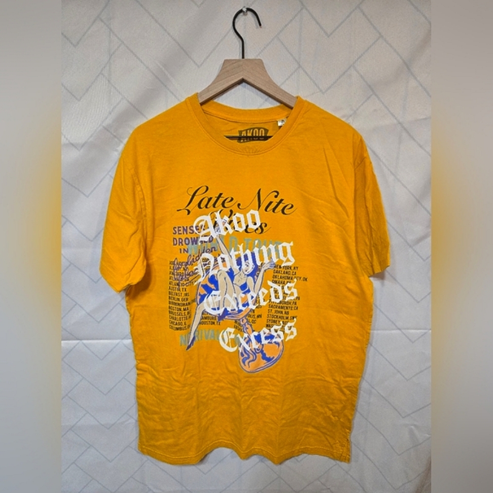 Akoo Men's Late Nite Graphic T-Shirt - Yellow Vintage Style